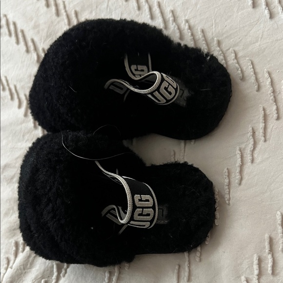 UGG Kids Black Fluffy Slippers - Picture 2 of 4